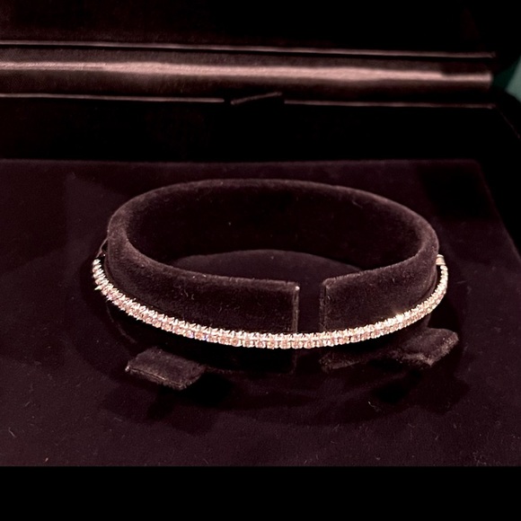 Tiffany & Co Hinged Bangle,18k White Gold and Diamonds, with presentation Boxes - Picture 7 of 8
